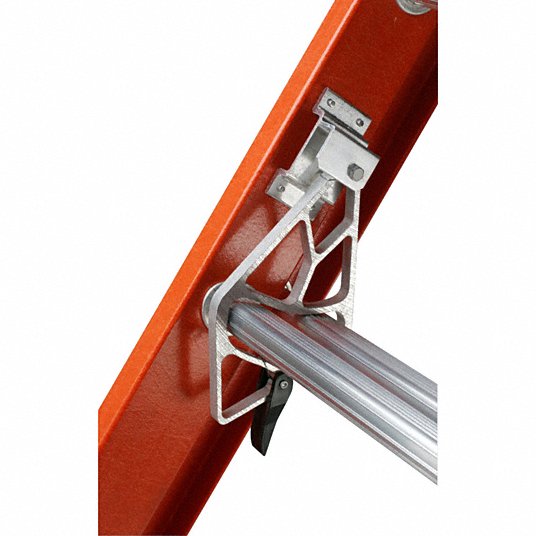 Werner 28 FT Extension Ladder: 25 FT Extended Ladder D-Rung, ANSI Type IA